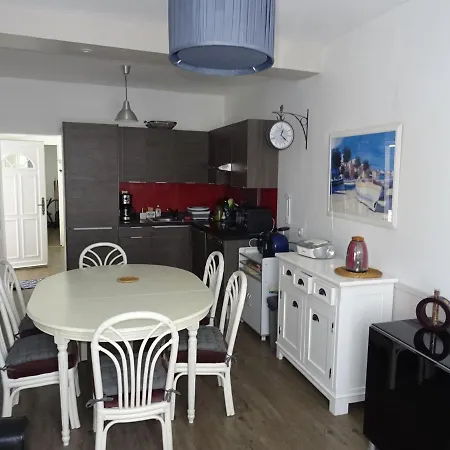 Maison T4 Avec Cour, Proche Centre Et Plage, - Equipee, Calme Et Confort - Fr-1-92-892