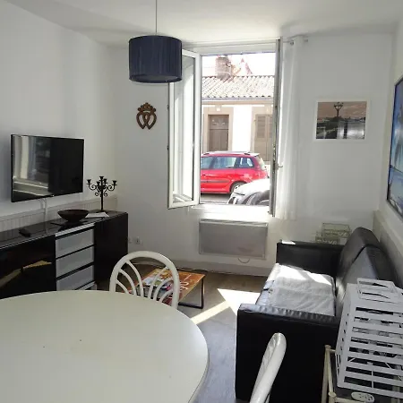 Maison T4 Avec Cour, Proche Centre Et Plage, - Equipee, Calme Et Confort - Fr-1-92-892