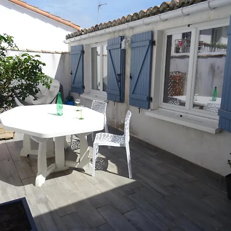 Maison T4 Avec Cour, Proche Centre Et Plage, - Equipee, Calme Et Confort - Fr-1-92-892 *